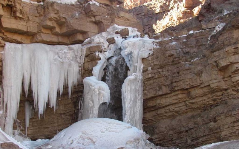  تور آبشار و قندیل های یخی اوستا